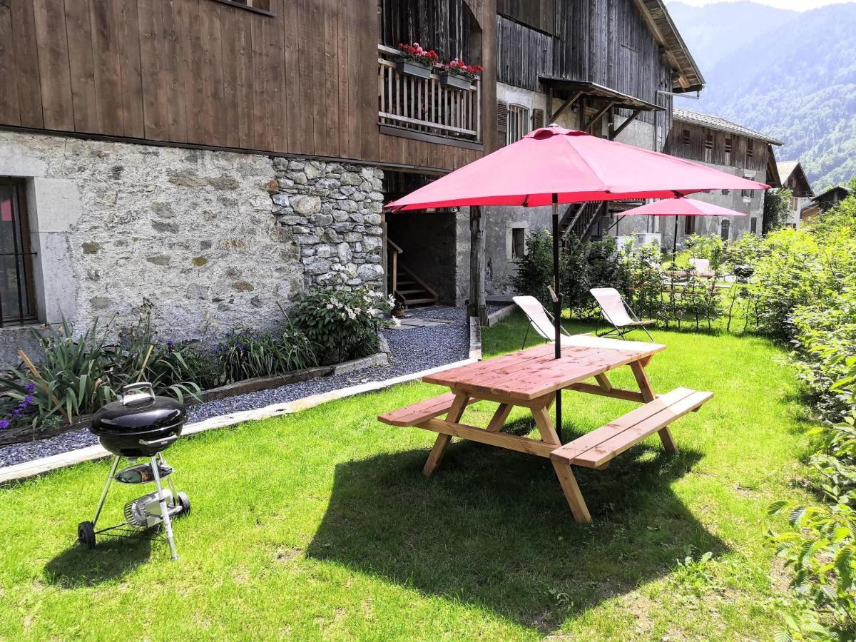 Chez Lucienne, Jacuzzi Et Sauna サモエンヌ エクステリア 写真