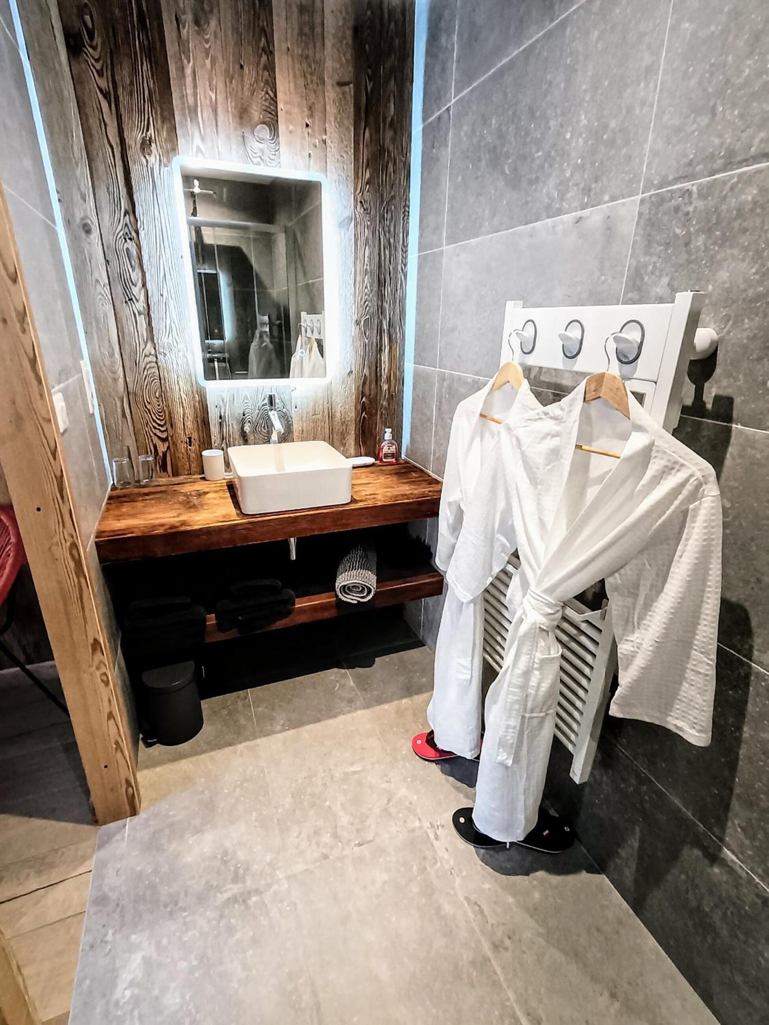 Chez Lucienne, Jacuzzi Et Sauna サモエンヌ エクステリア 写真