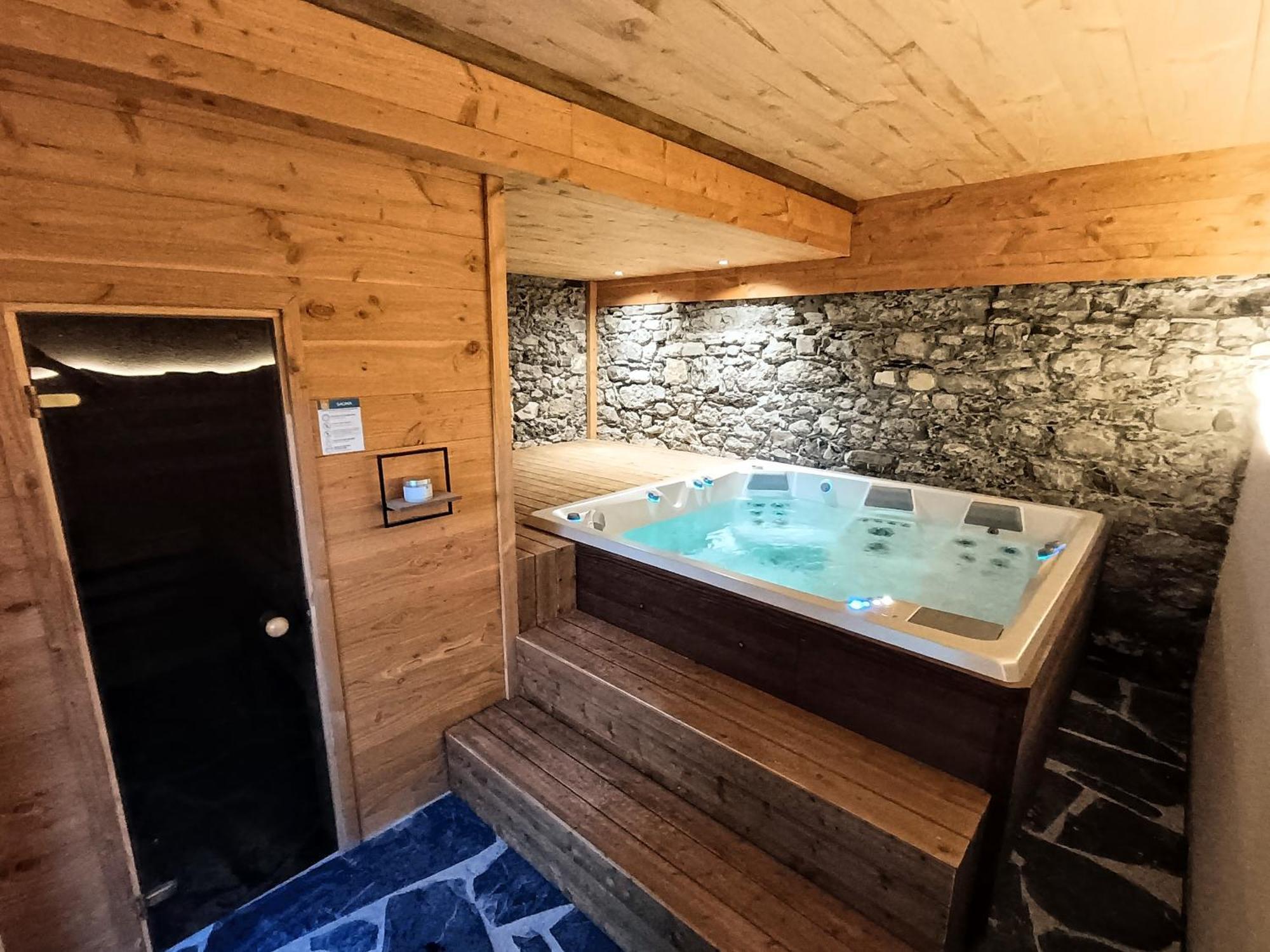 Chez Lucienne, Jacuzzi Et Sauna サモエンヌ エクステリア 写真
