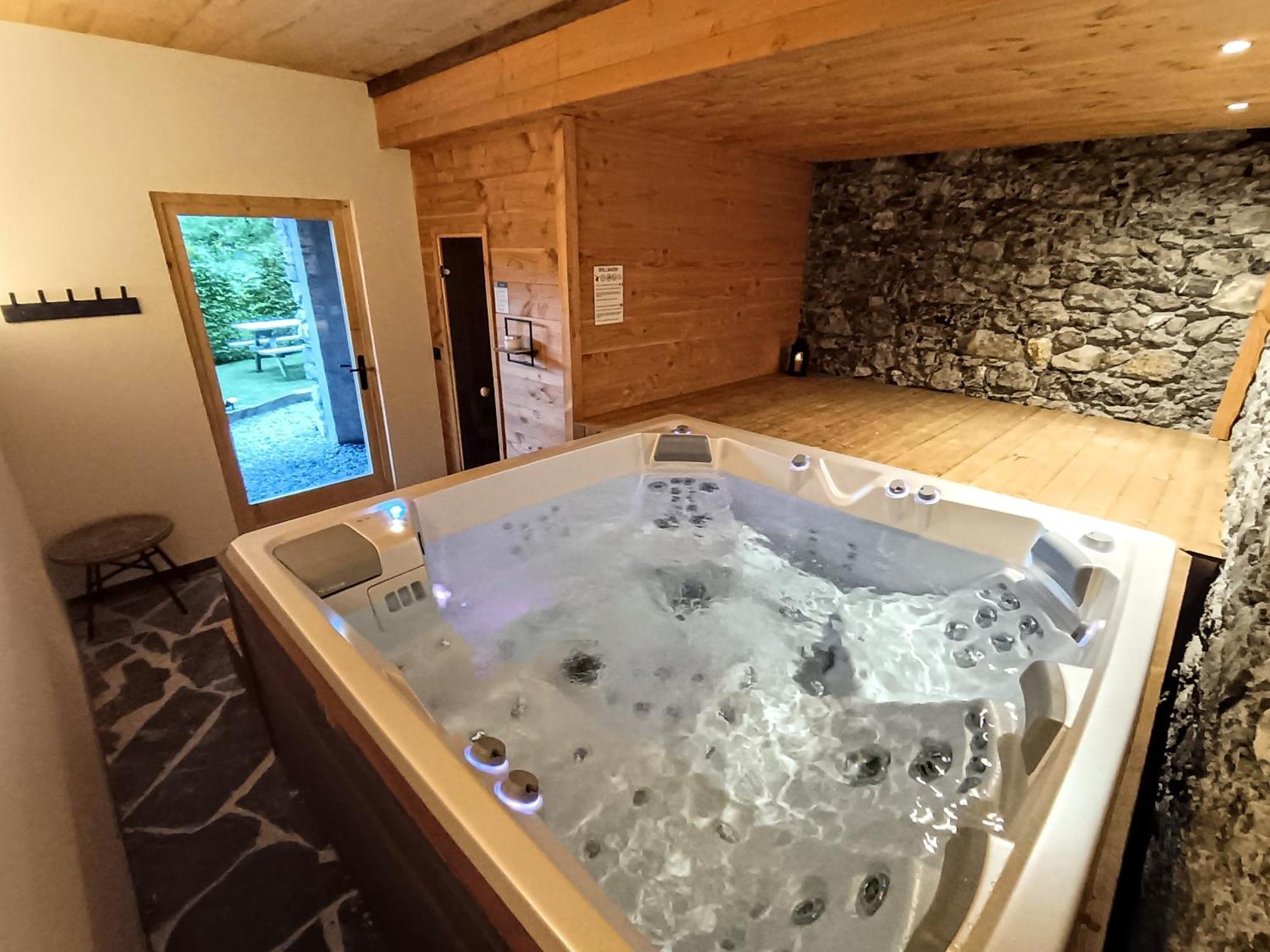 Chez Lucienne, Jacuzzi Et Sauna サモエンヌ エクステリア 写真